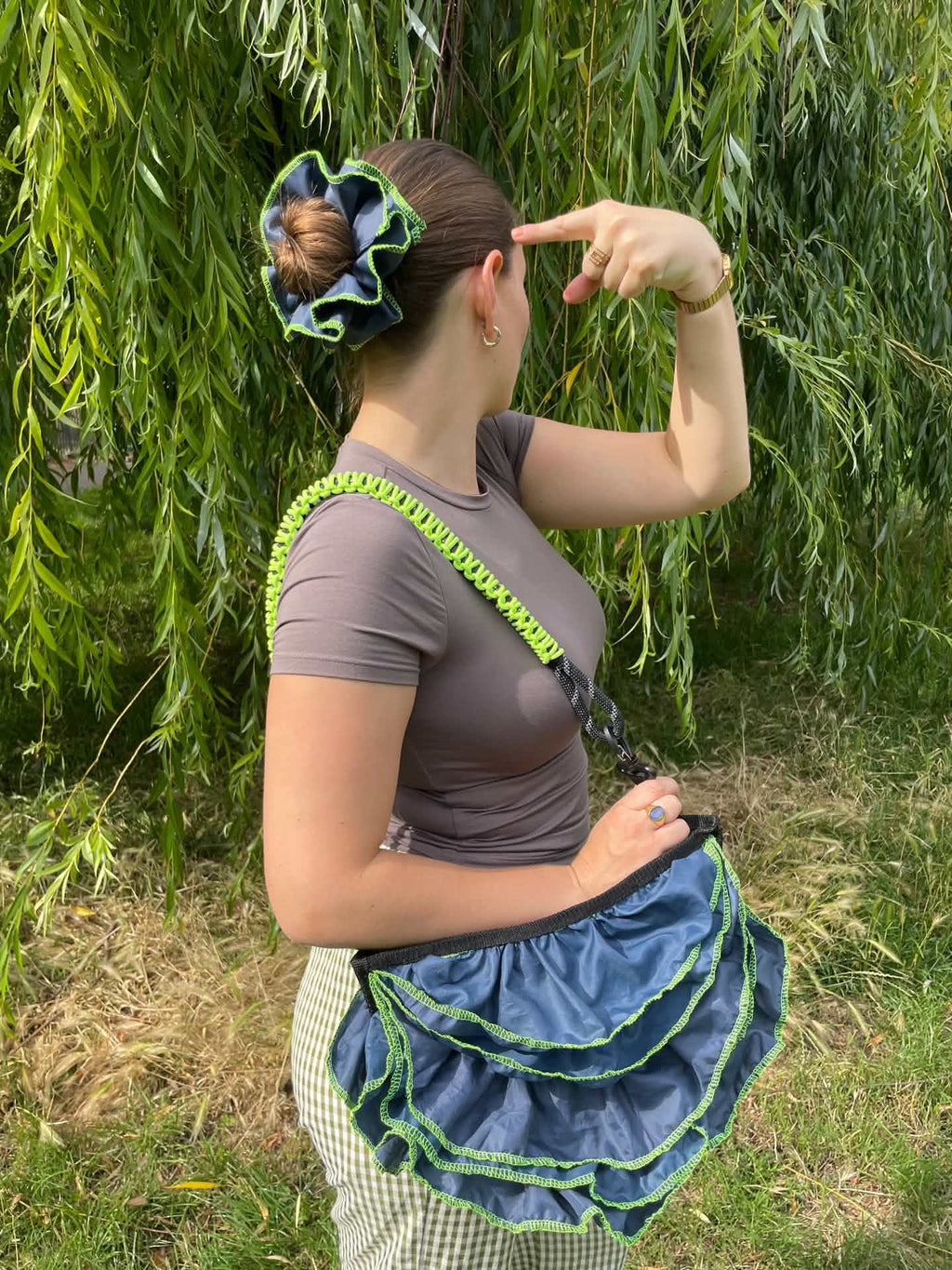 LUMINOUS SCRUNCHIE
