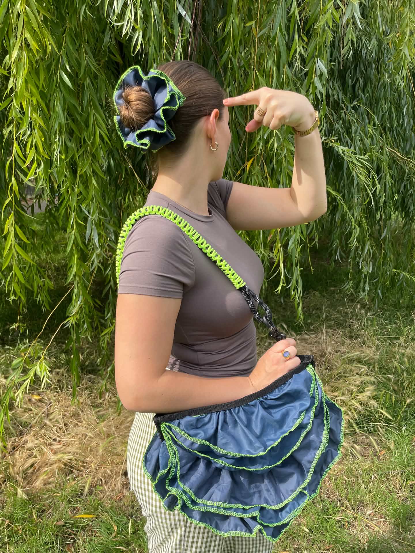 LUMINOUS SCRUNCHIE