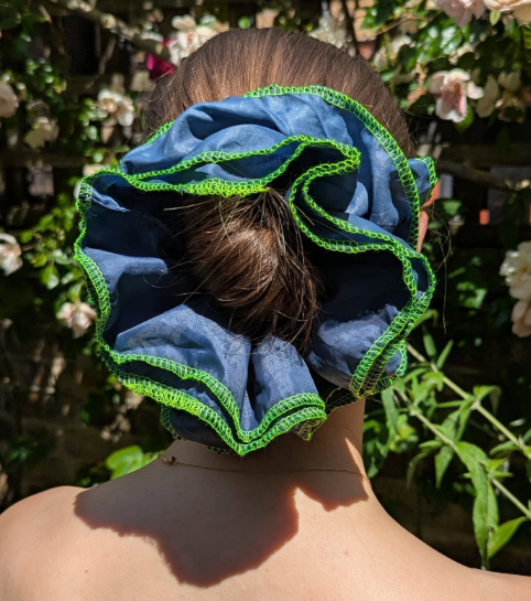 LUMINOUS SCRUNCHIE