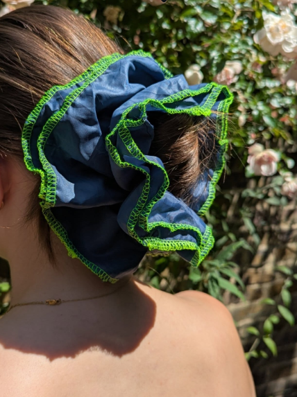 LUMINOUS SCRUNCHIE
