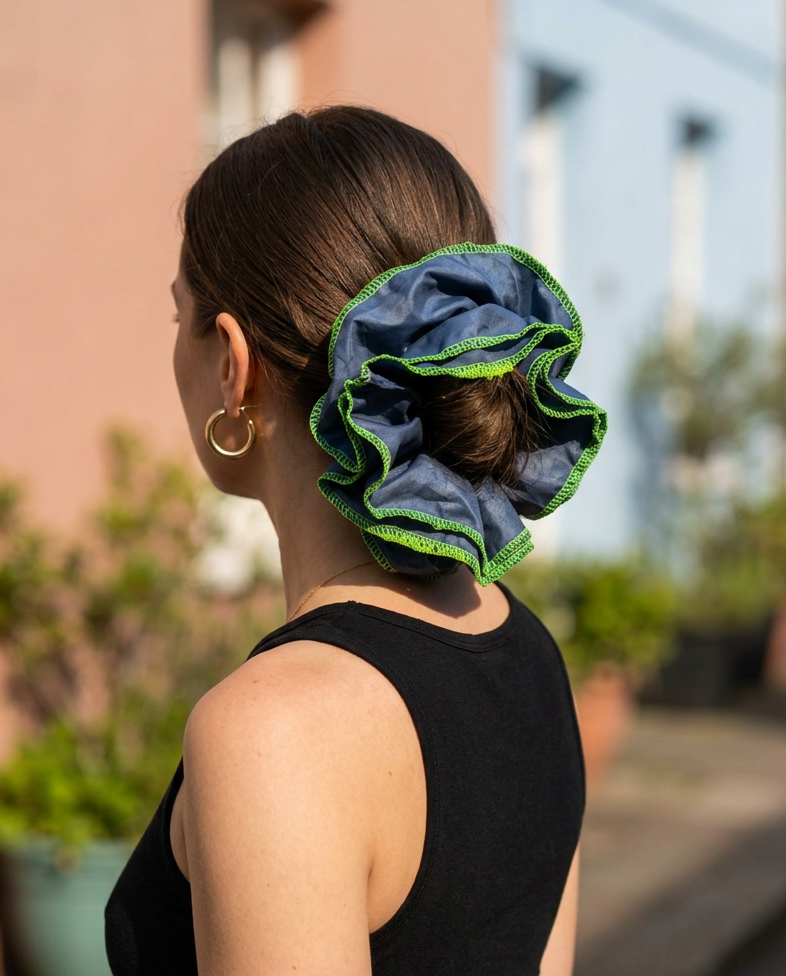 LUMINOUS SCRUNCHIE
